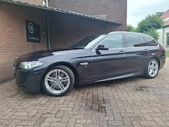 BMW 5-serie Touring - 520i M Sport 184PK Automaat / Navigatie / Led Verlichting / Bluetooth / Parkeer Sensoren /