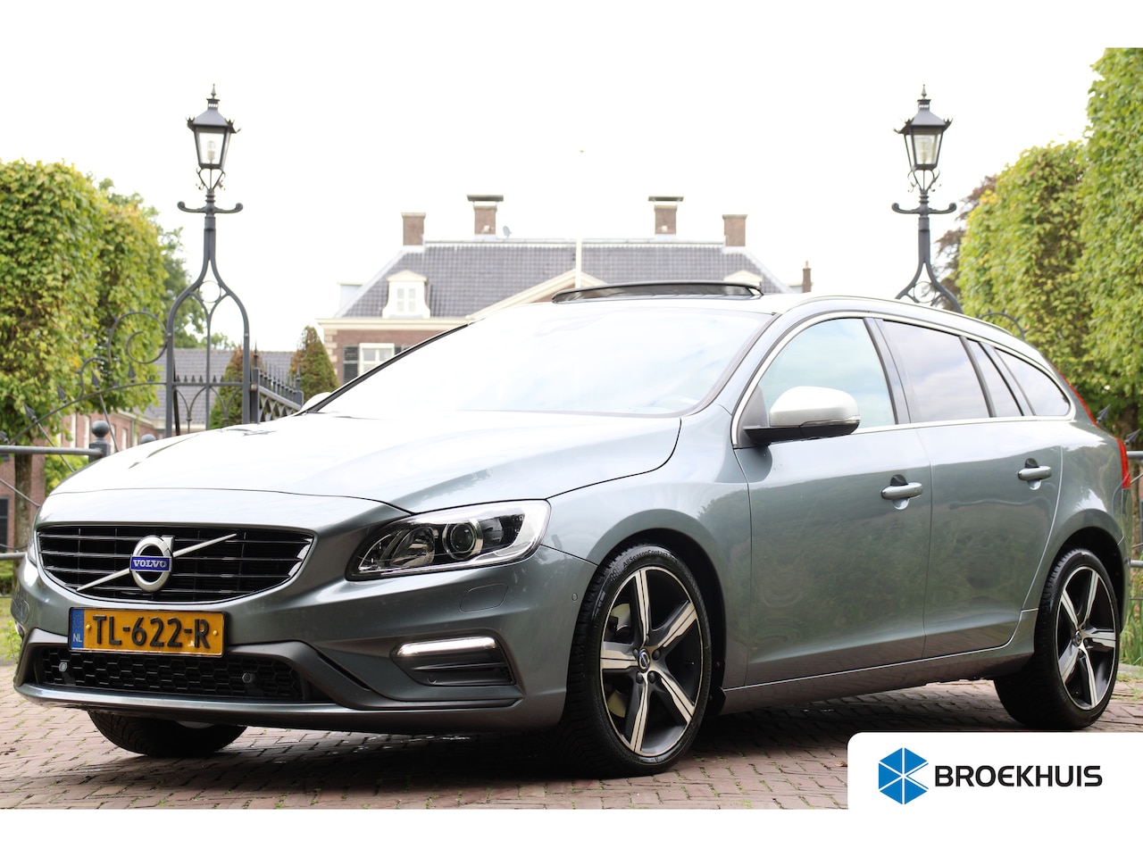 Volvo V60 - 2.0 T4 Business Sport | NL-AUTO! | LEDER | PANODAK | CAMERA | STOELVERWARMING | DEALER OH! - AutoWereld.nl