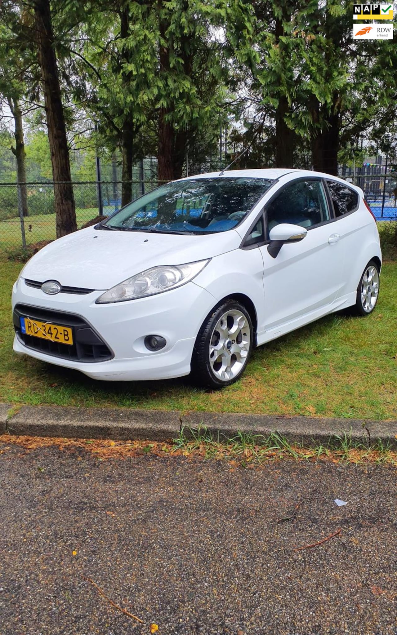 Ford Fiesta - 1.6 16v Ghia sport , nette auto Nieuwe Apk - AutoWereld.nl