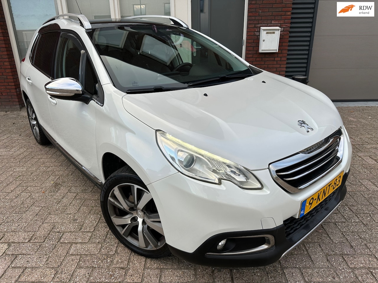 Peugeot 2008 - 1.6 VTi Féline / Pano / Leder / Navi / PDC / Cruise - AutoWereld.nl