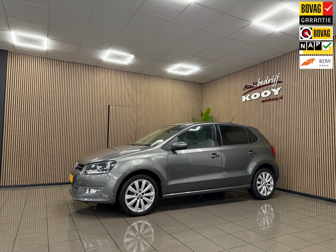 Volkswagen Polo - 1.4-16V Highline * Automaat / Navigatie / Stoelverwarming / LM Velgen / NL Auto * - AutoWereld.nl