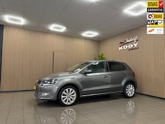 Volkswagen Polo - 1.4-16V Highline * Automaat / Navigatie / Stoelverwarming / LM Velgen / NL Auto