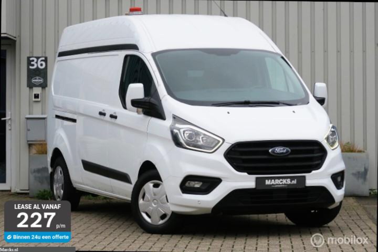 Ford Transit Custom - 320 2.0 TDCI L2H2 Trend EURO6 1e EIG 3 pers - AutoWereld.nl