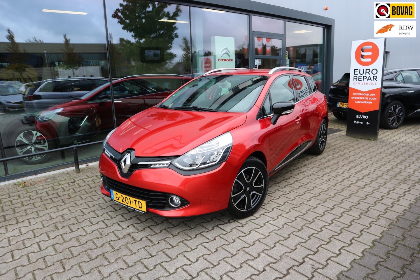 Renault Clio Estate - 0.9 TCe Dynamique NAVI CLIMA CRUISE PDC KEYLESS LMV TREKHAAK RIJKLAARPRIJS!! - AutoWereld.nl