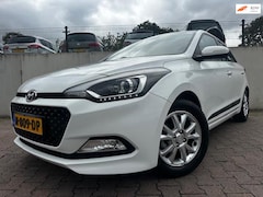Hyundai i20 - 1.2 HP i-Motion/CRUISE/PDC/STUUR EN STOEL VERWARMING/APK 08-2026/