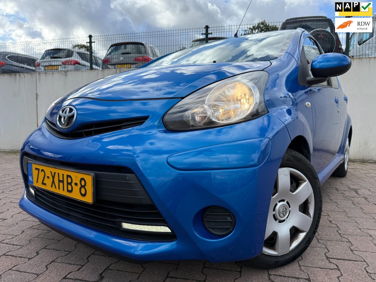 Toyota Aygo - 1.0 VVT-i Comfort/LEDER/AIRCO/FACELIFT/APK 04-2026/NIEUWE KOPPELING/ - AutoWereld.nl