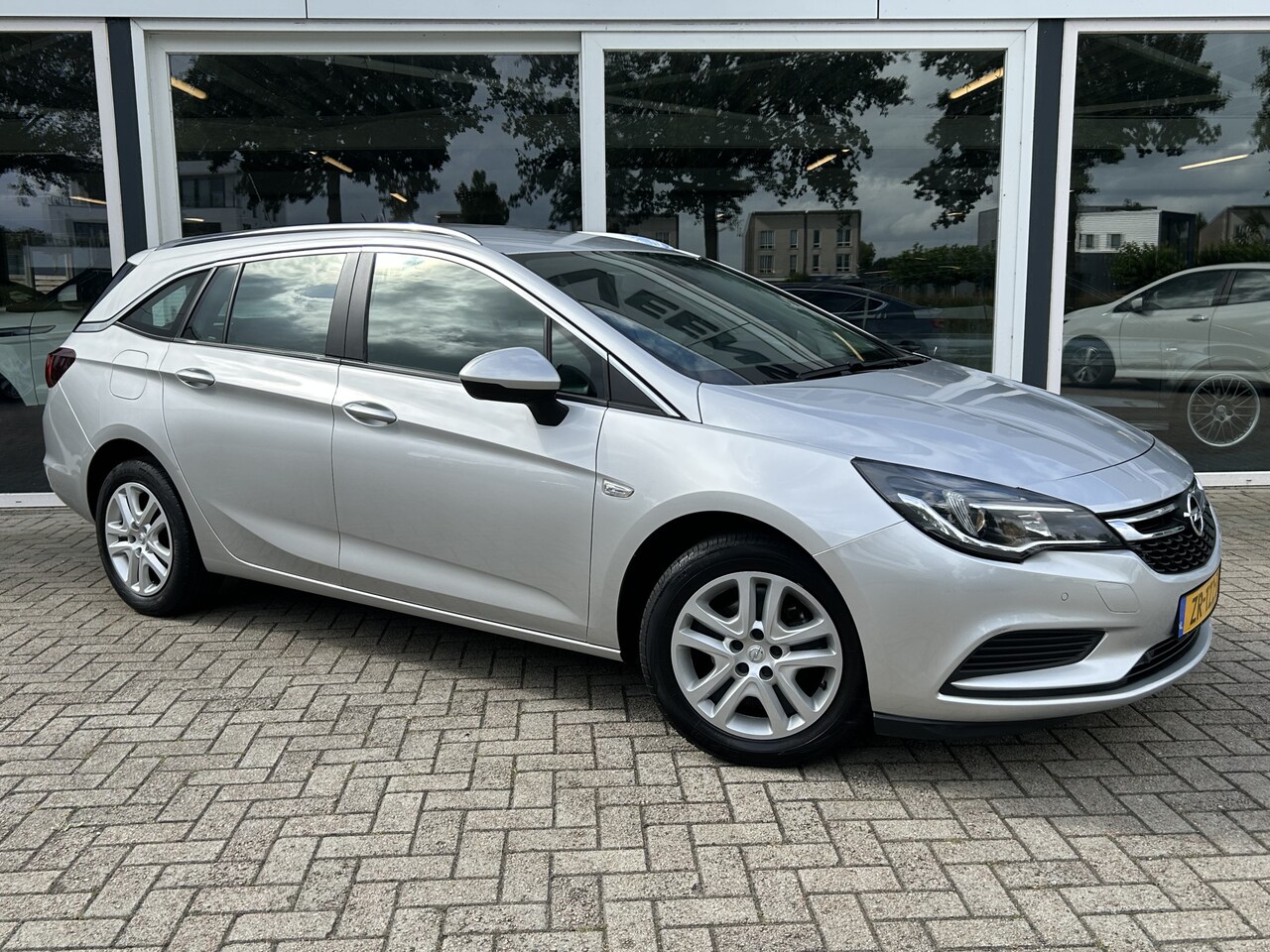 Opel Astra Sports Tourer - 1.0 Turbo Business+ 50% deal 4.475,- ACTIE Sportstoelen / Navi  / Clima / Cruise / Telefoo - AutoWereld.nl
