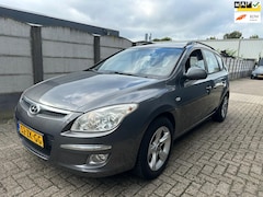 Hyundai i30 - 1.6i Dynamic AIRCO/ TREKHAAK/ LEUKE BUDGETAUTO