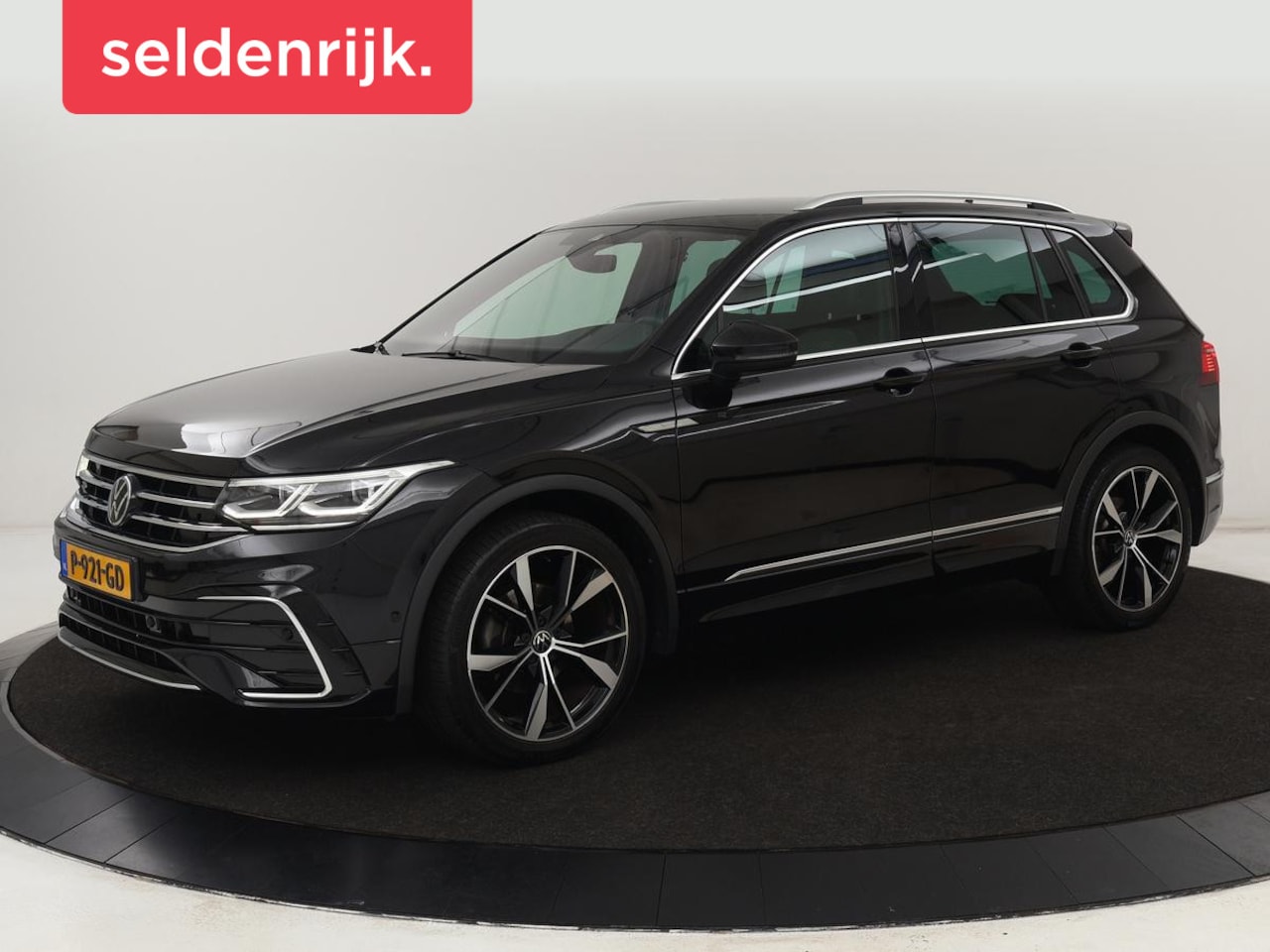 Volkswagen Tiguan - 1.5 TSI R-Line Business+ | Automaat | Trekhaak | Carplay | Stoelverwarming | Stuurverwarmi - AutoWereld.nl