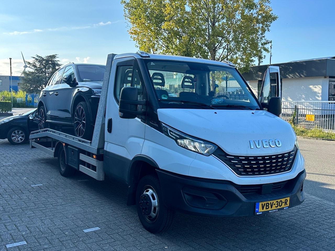 Iveco Daily - 35C16 2.3 345 Lane assist Luchtvering Led Xenon Dubbel Asser 3 Persoons - AutoWereld.nl