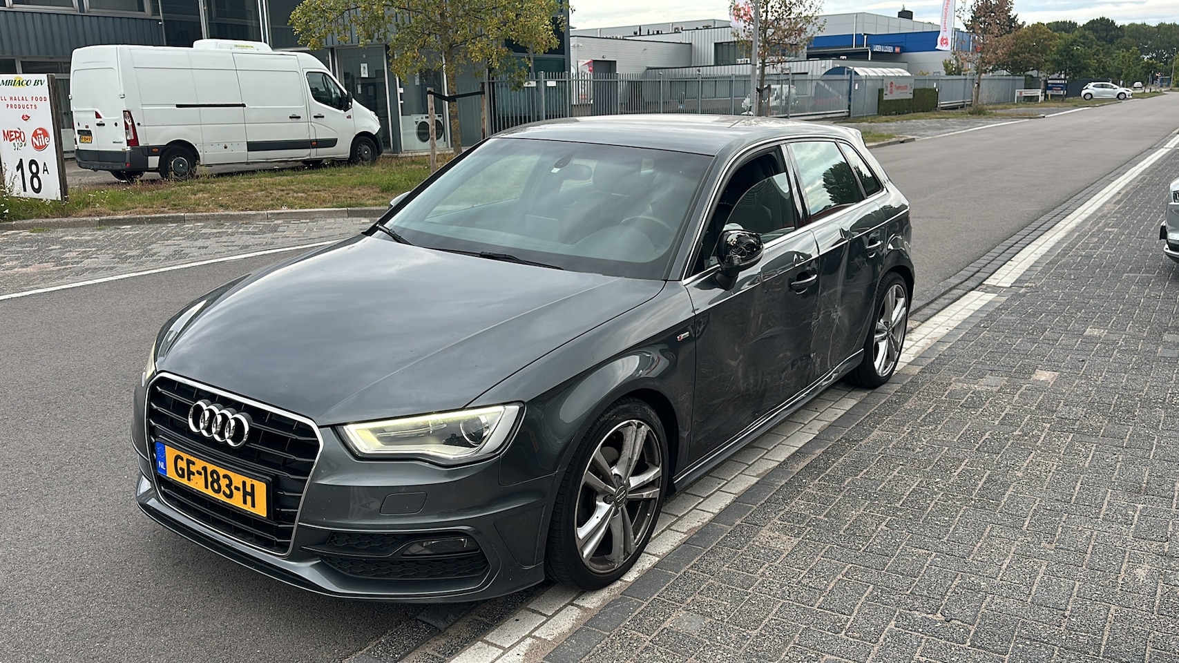 Audi A3 Sportback - 1.4 TFSI S Line Dealer onderhouden Led Xenon Zwarte hemel Sport stuur Stoelverwarming - AutoWereld.nl