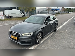 Audi A3 Sportback - 1.4 TFSI S Line Dealer onderhouden Led Xenon Zwarte hemel Sport stuur Stoelverwarming