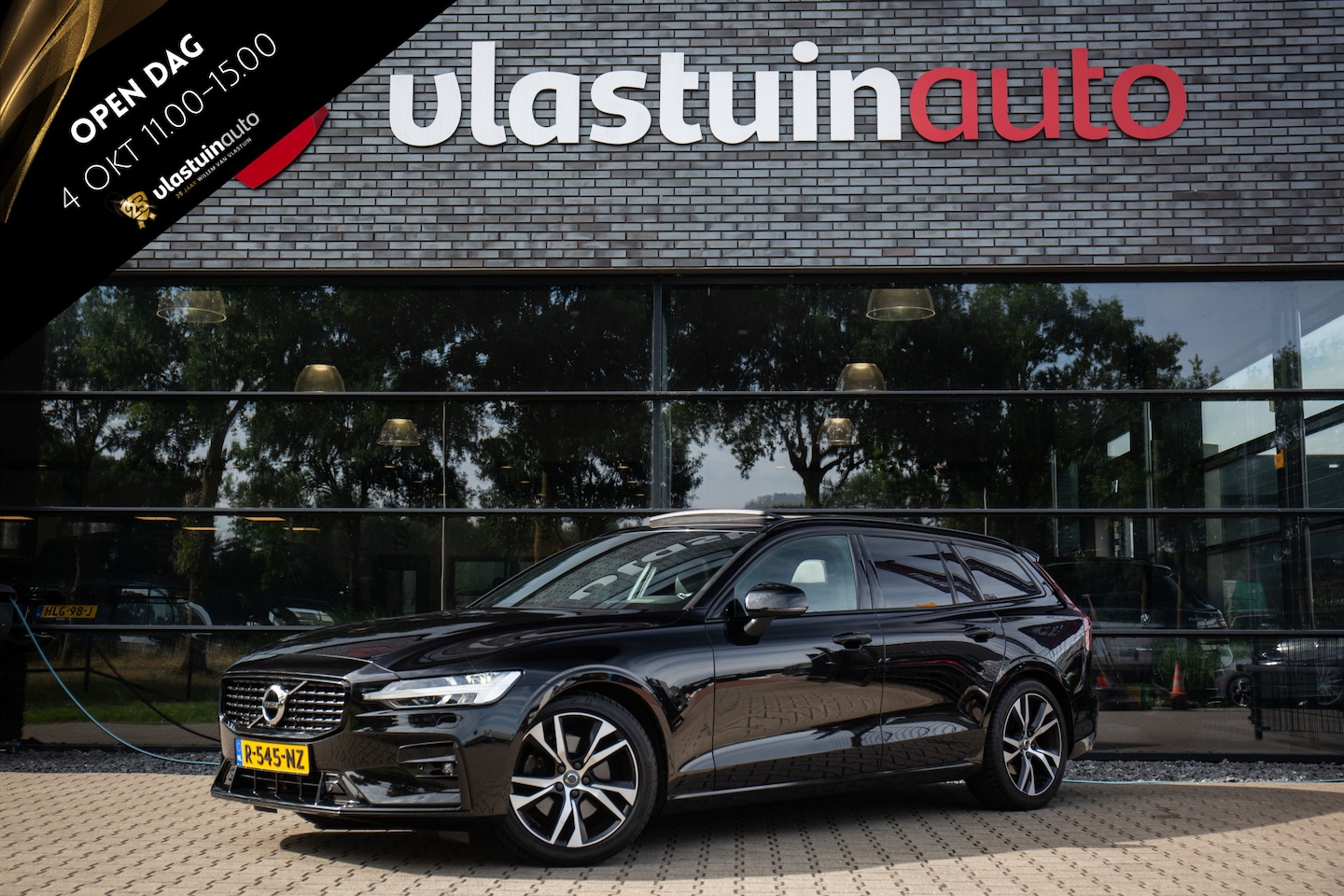 Volvo V60 - 2.0 B3 Momentum Business 2.0 B3 Momentum Business , Panoramadak, Adap. cruise, Trekhaak, - AutoWereld.nl