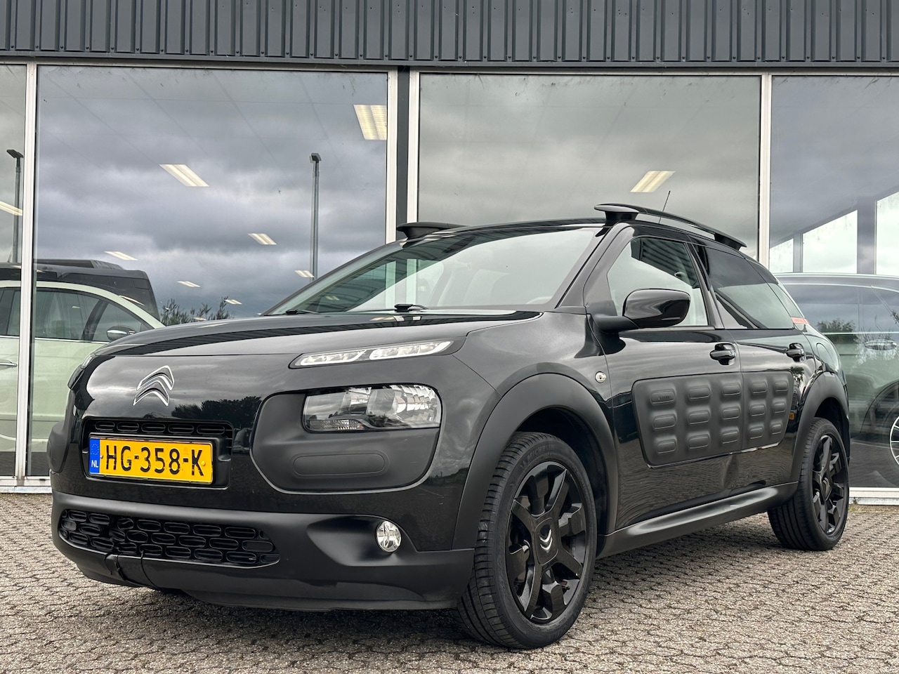 Citroën C4 Cactus - 1.2 Shine Lage Km Dealer onderhouden NAP Automaat - AutoWereld.nl