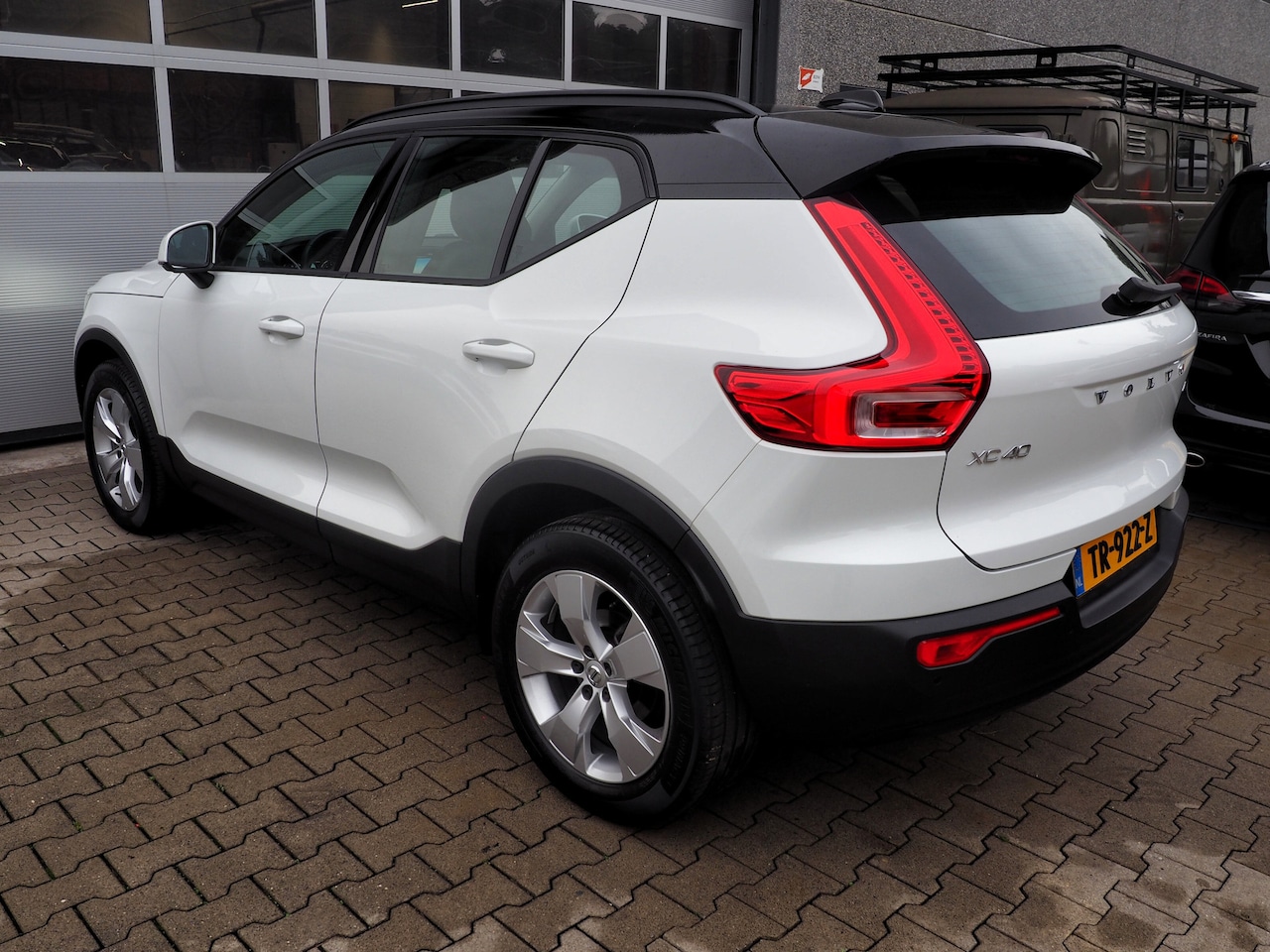 Volvo XC40 - 1.5 T3 AIRCO CRUISE NAVI KEYLESS CAMERA LM VELGEN