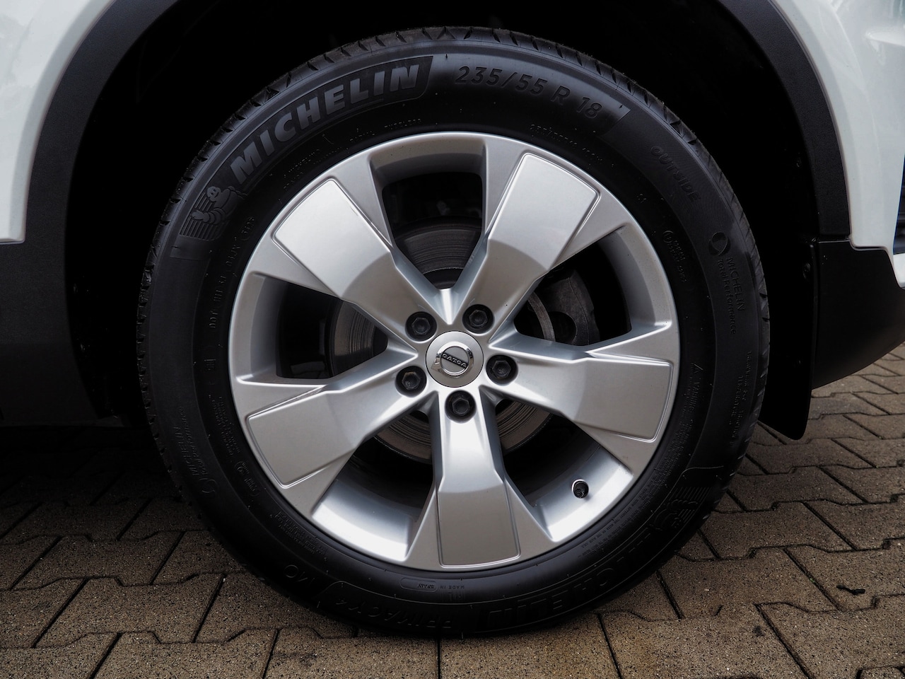 Volvo XC40 - 1.5 T3 AIRCO CRUISE NAVI KEYLESS CAMERA LM VELGEN