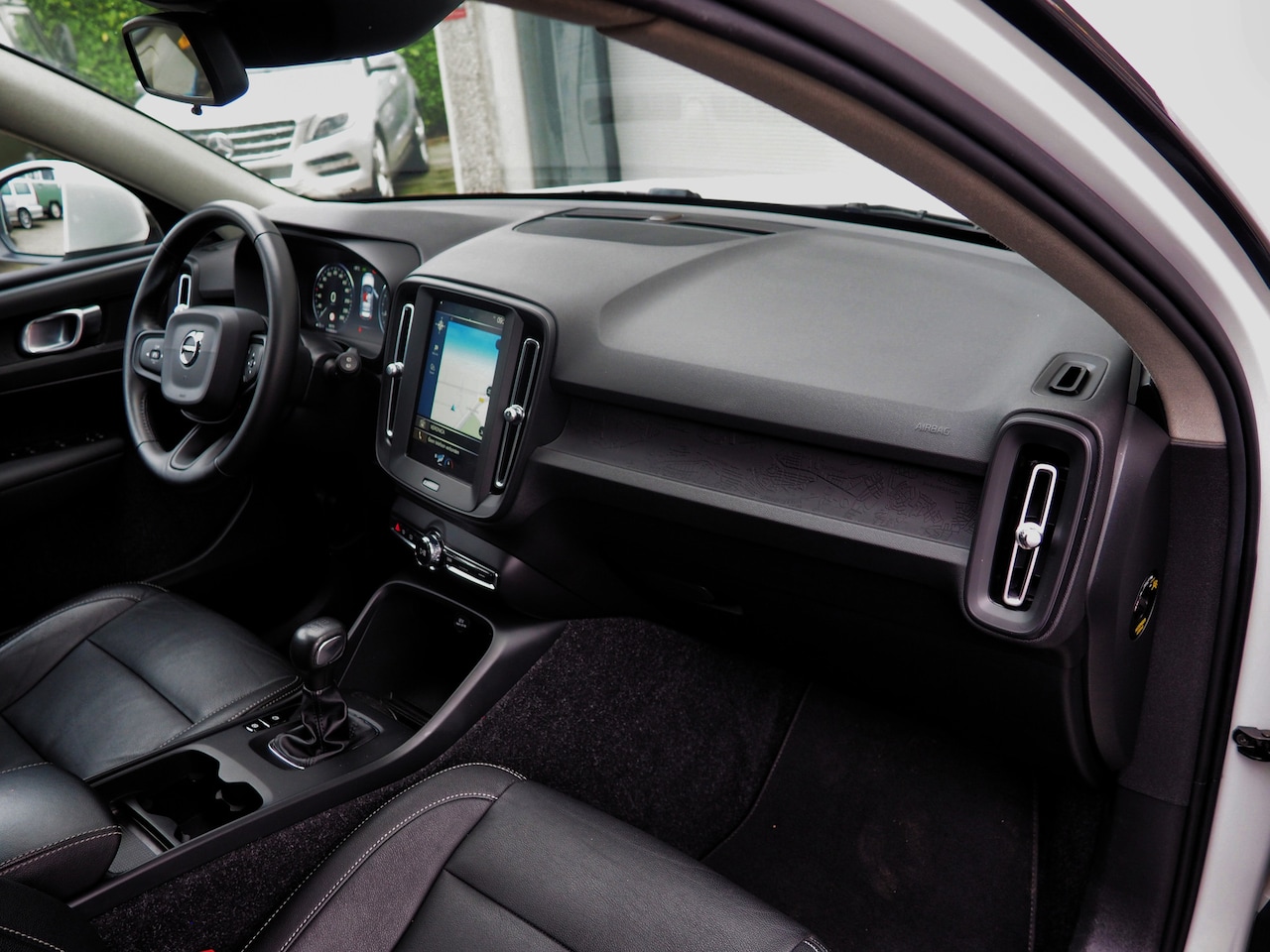 Volvo XC40 - 1.5 T3 AIRCO CRUISE NAVI KEYLESS CAMERA LM VELGEN