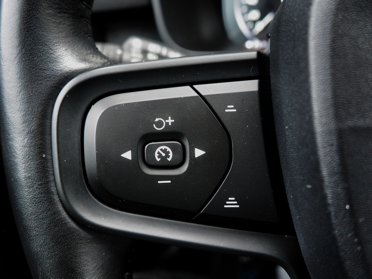Volvo XC40 - 1.5 T3 AIRCO CRUISE NAVI KEYLESS CAMERA LM VELGEN