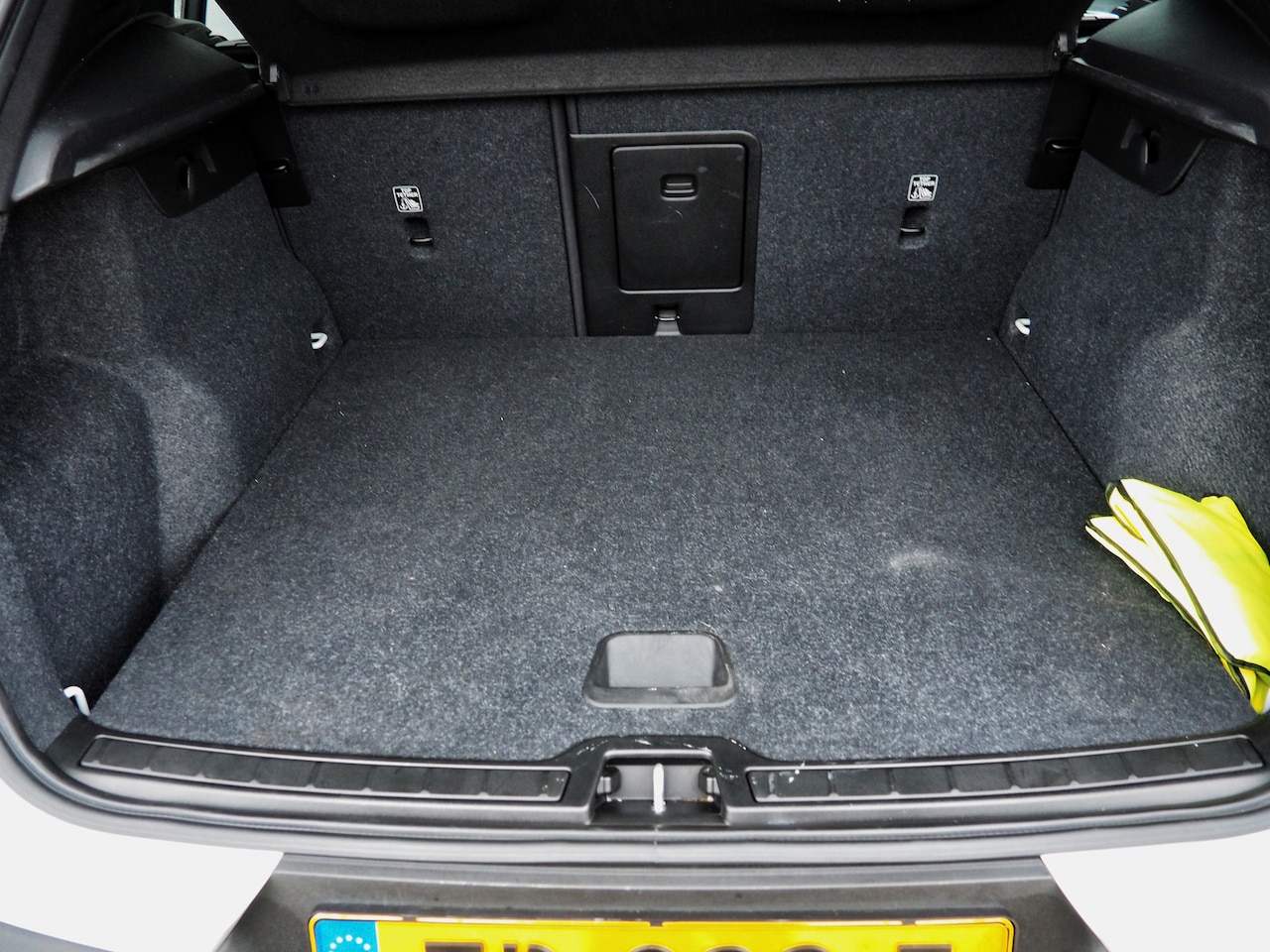 Volvo XC40 - 1.5 T3 AIRCO CRUISE NAVI KEYLESS CAMERA LM VELGEN
