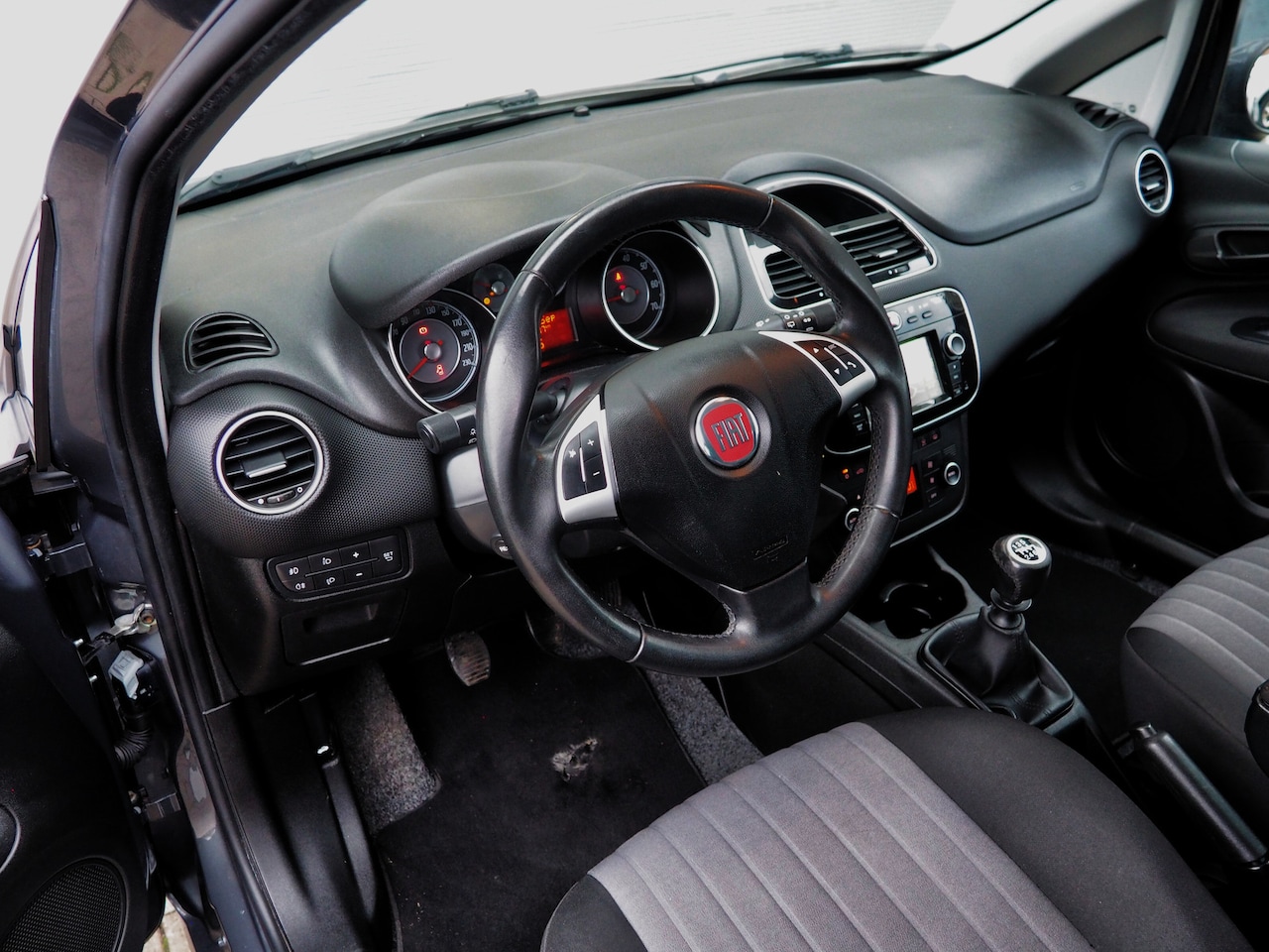 Fiat Punto - 0.9 TwinAir Sempre CLIMA CRUISE NAVI PARKEER S. TREKH.