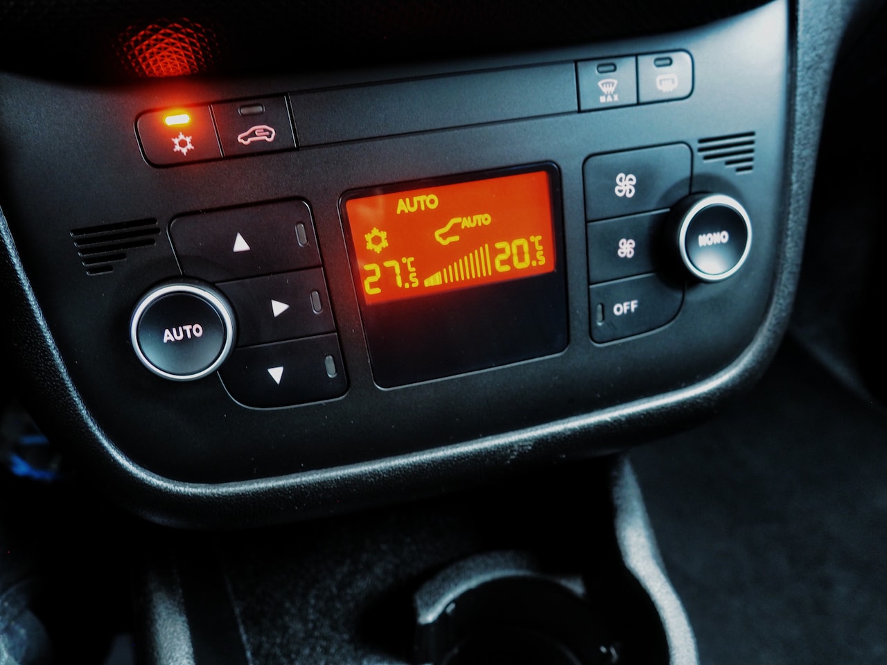 Fiat Punto - 0.9 TwinAir Sempre CLIMA CRUISE NAVI PARKEER S. TREKH.