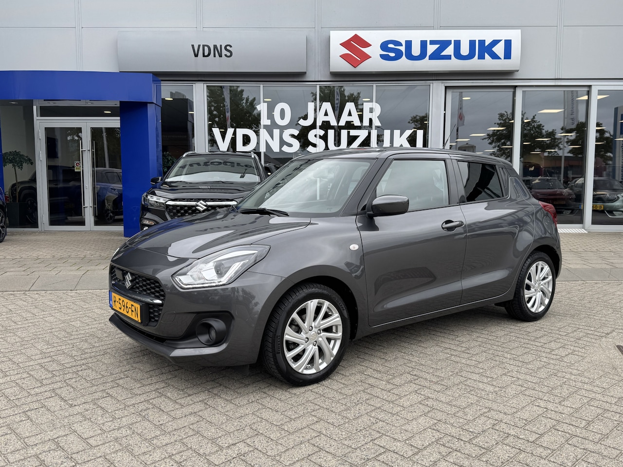 Suzuki Swift - 1.2 Select Smart Hybrid 1ste Eigenaar Fabrieksgarantie Trekhaak info: M.Safari 0492588976 - AutoWereld.nl