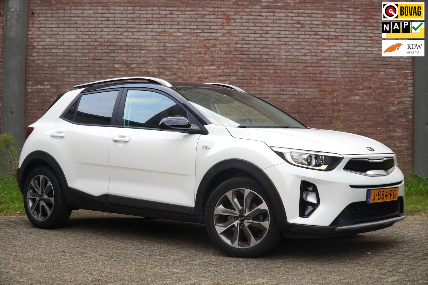 Kia Stonic - 1.0 T-GDi Sports Edition 1.0 T-GDi Sports Edition, Navi, Airco, Cruise Control, Camera, Luxe Bekleding, Ned. Auto - AutoWereld.nl