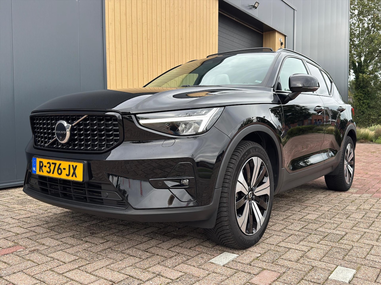 Volvo XC40 - T4 Plug-In Hybrid 211pk Aut Ultimate Dark | NL Auto | ACC | Pano | H&K | 360 Camera | Stoe - AutoWereld.nl