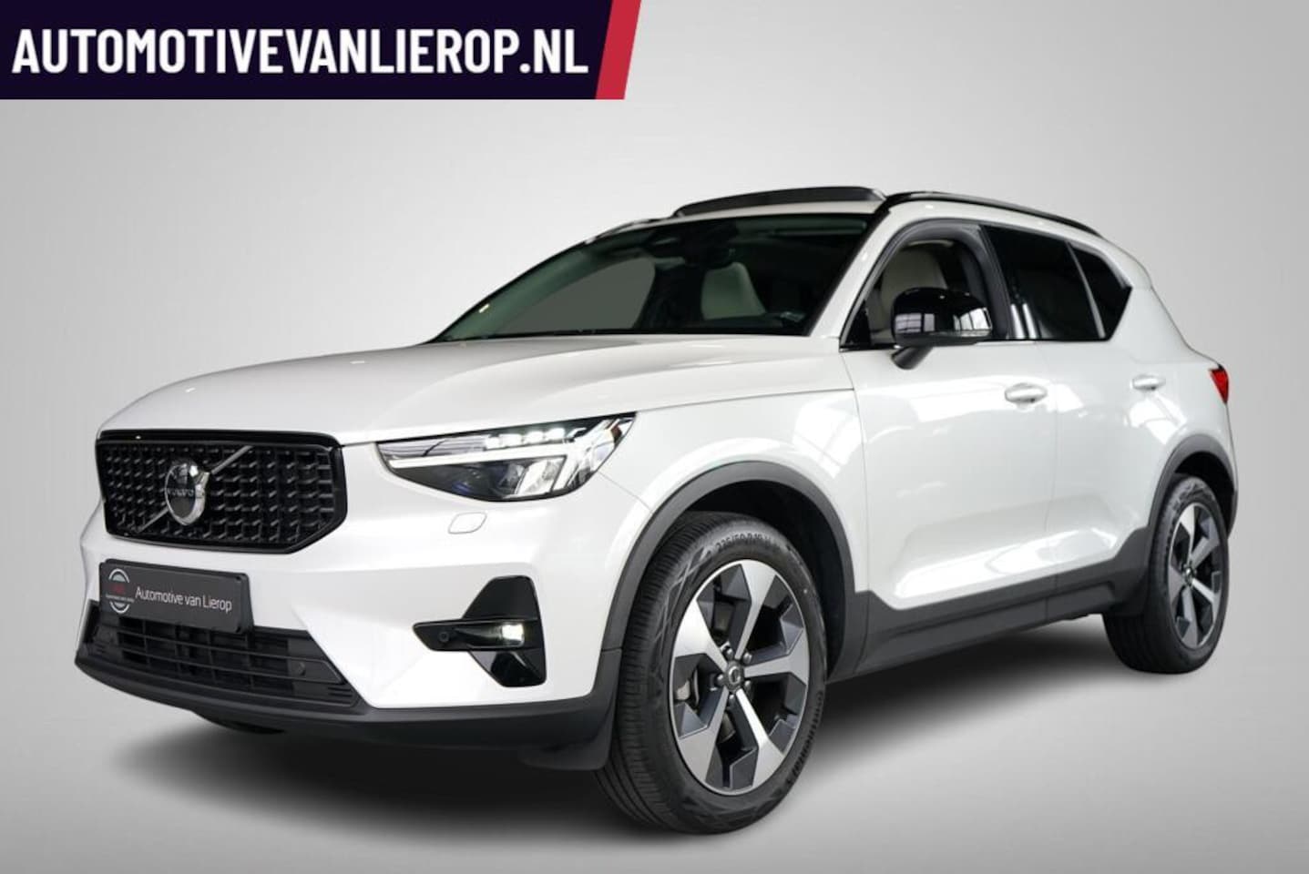 Volvo XC40 - 2.0 B3 Ultimate Dark PANO | STOEL/STUUR-VERWARMING - AutoWereld.nl