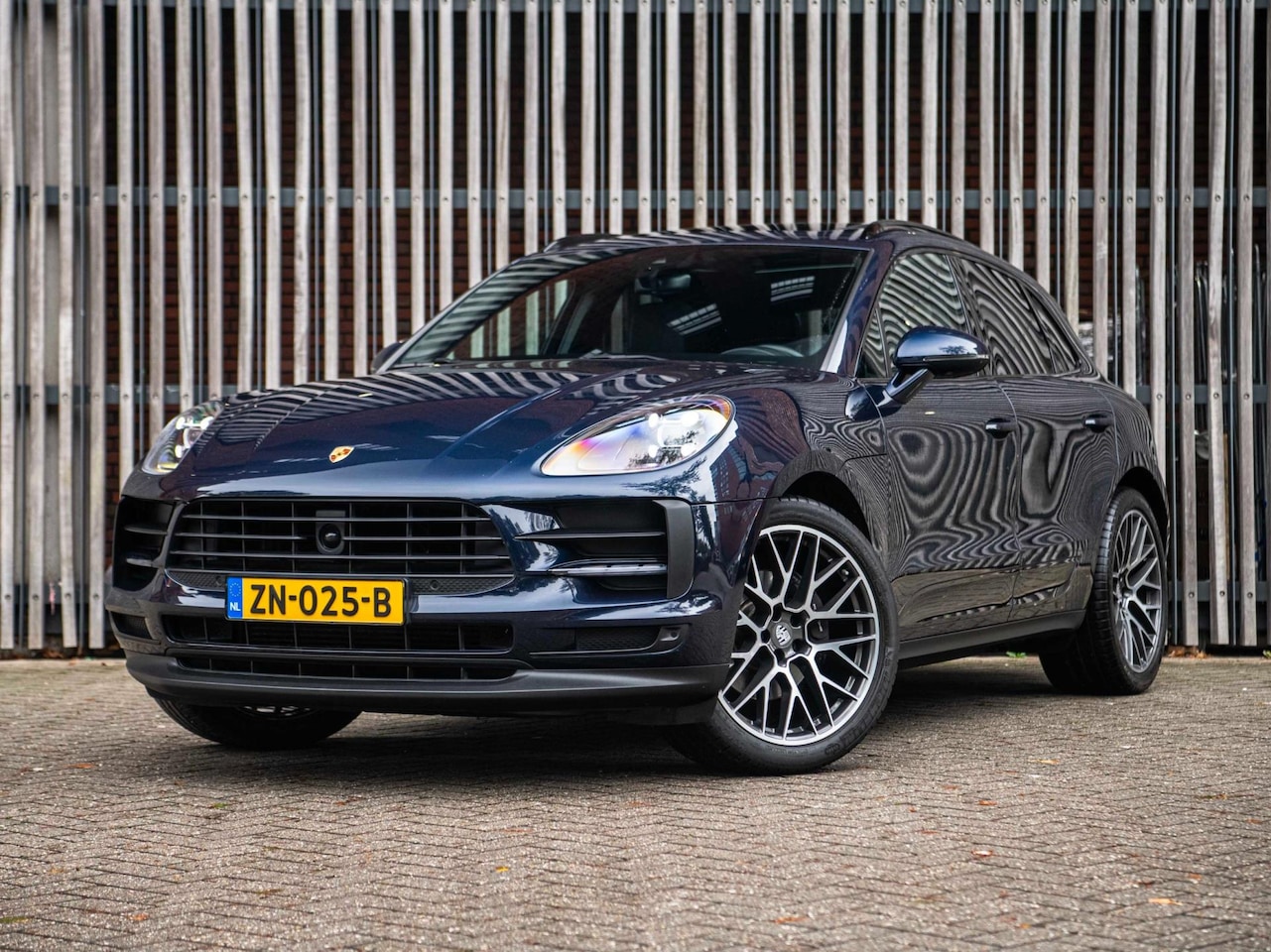 Porsche Macan - 2.0 245pk |NL-AUTO|VOL OPTIES| Panorama|18-weg Stoelen|Luchtvering|PDLS|ACC|Trekhaak|Stoel - AutoWereld.nl