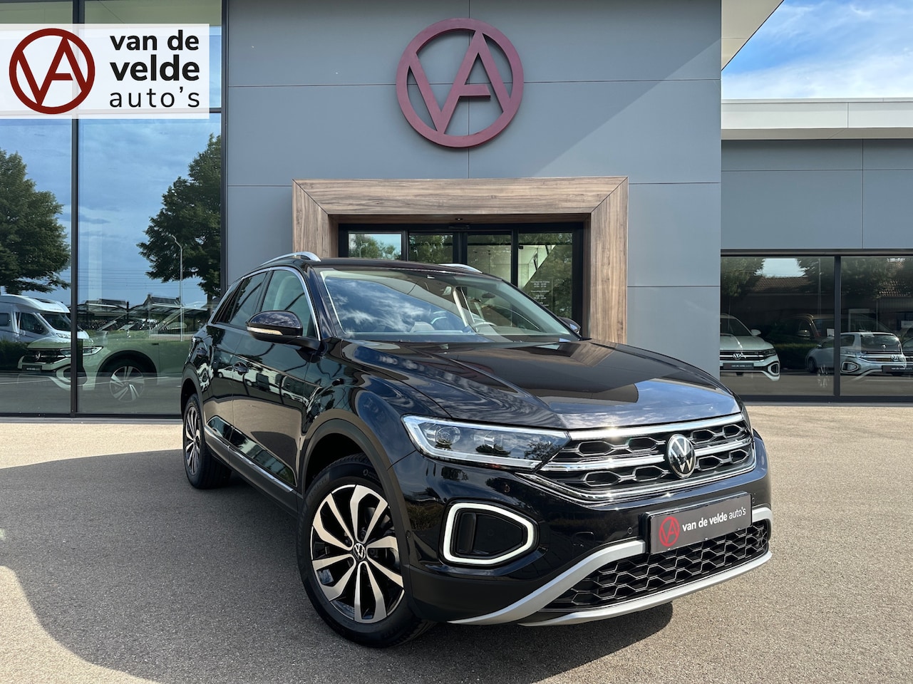 Volkswagen T-Roc - 1.5 TSI 150pk DSG Style | Dode hoek | Camera | Carplay | Navi | Rijklaar incl. 1 jaar Bova - AutoWereld.nl