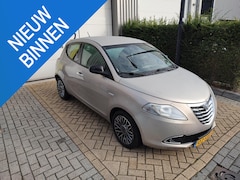 Lancia Y(psilon) - Ypsilon 0.9 TwinAir Platinum Airco All-Season Banden Bluetooth