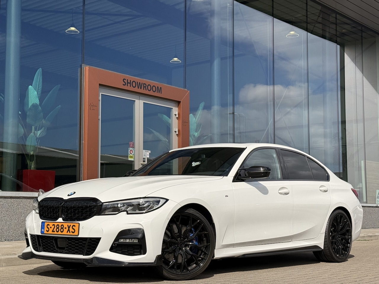 BMW 3-serie - 320i M-Sport | Schuifdak | ACC | LEDER | MEMORY | LASER | 20 INC | CAMERA - AutoWereld.nl