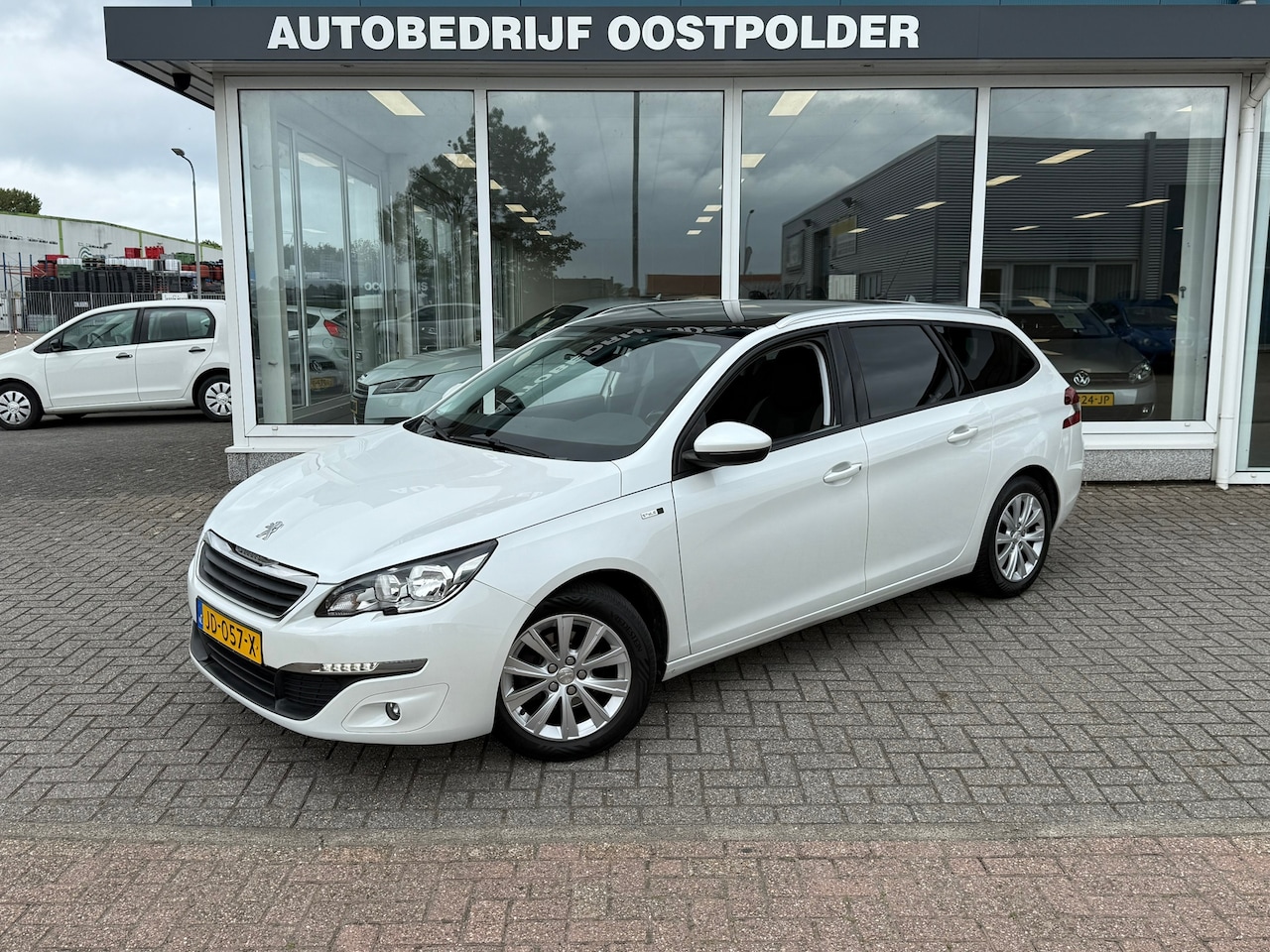 Peugeot 308 SW - 1.2 PureTech Style Automaat - AutoWereld.nl