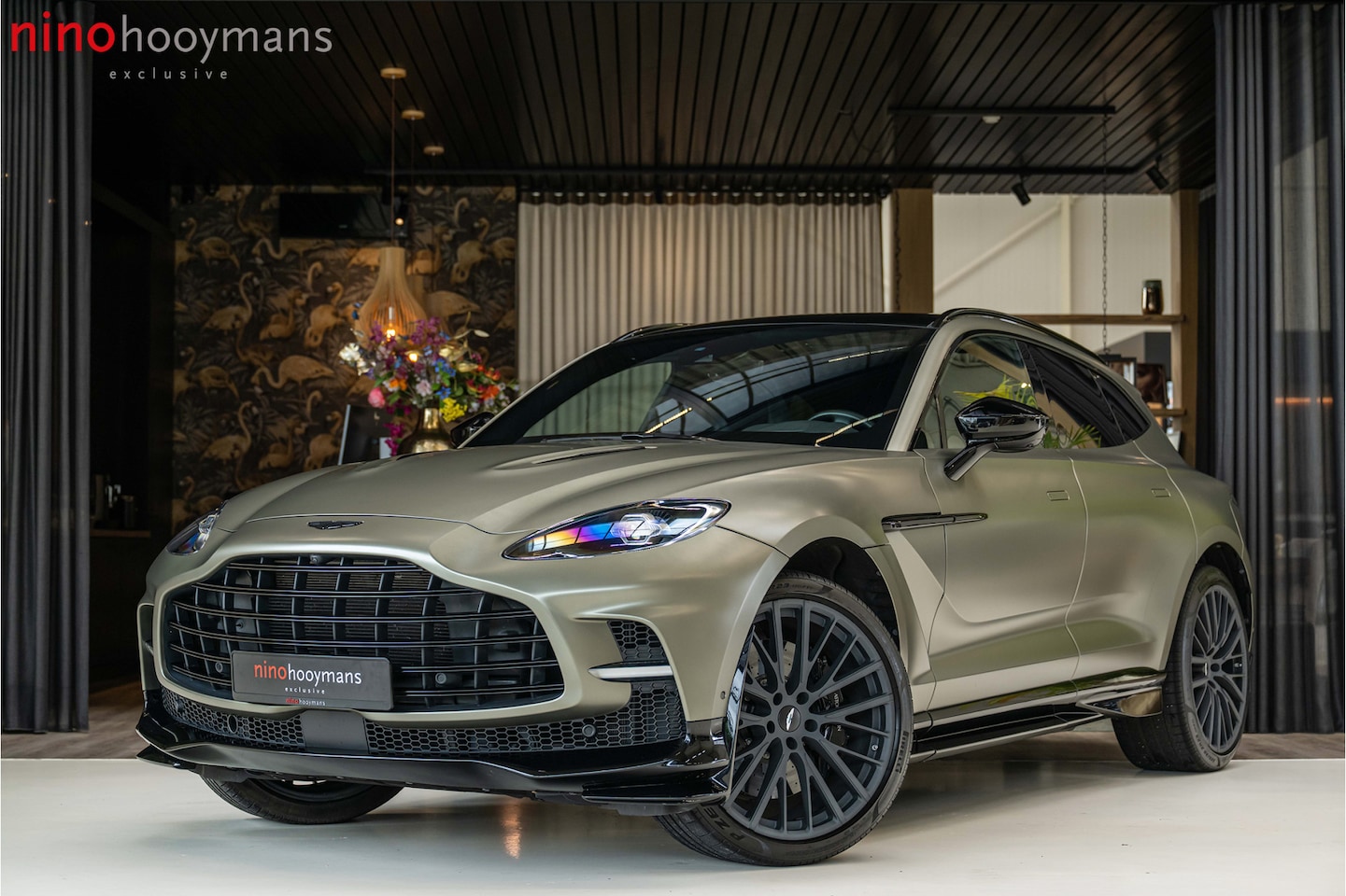 Aston Martin DBX - 4.0 V8 707 | BTW | Panorama | - AutoWereld.nl