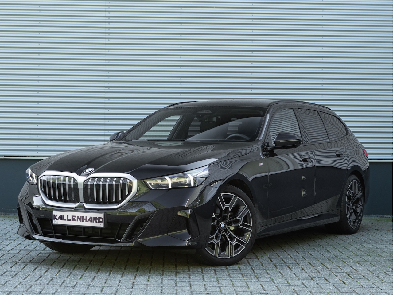 BMW 5-serie Touring - 520i M-Sport - Driving + Parking Ass Plus - Head-Up - Adaptive LED - AutoWereld.nl