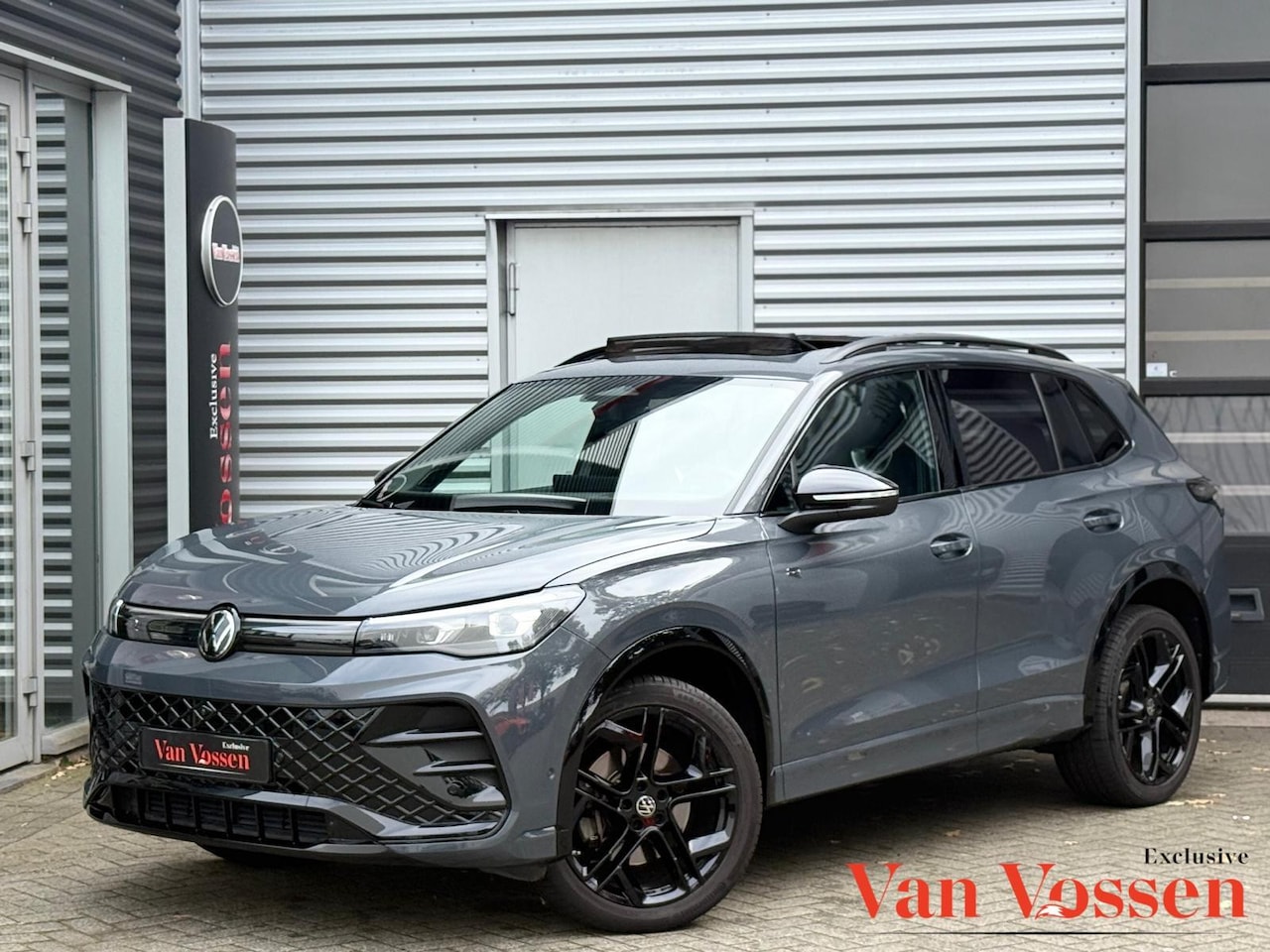 Volkswagen Tiguan - 1.5 R-Line|PANO|HARMAN/KARDON|GARANTIE|KEYLESS|SFEER|360CAMERA|CARPLAY - AutoWereld.nl