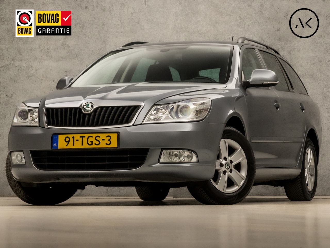 Skoda Octavia Combi - 1.2 TSI Sport (NAVIGATIE, CLIMATE, GETINT GLAS, SPORTSTOELEN, TREKHAAK, PARKEERSENSOREN, C - AutoWereld.nl