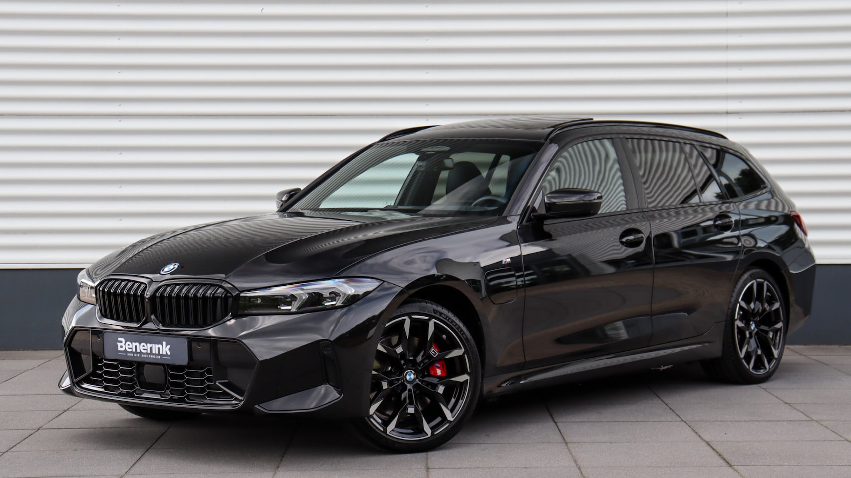 BMW 3-serie Touring - 330e xDrive M-Sport Pro | Harman/Kardon | Head-up | Panoramadak | Trekhaak | M Sportstoele - AutoWereld.nl