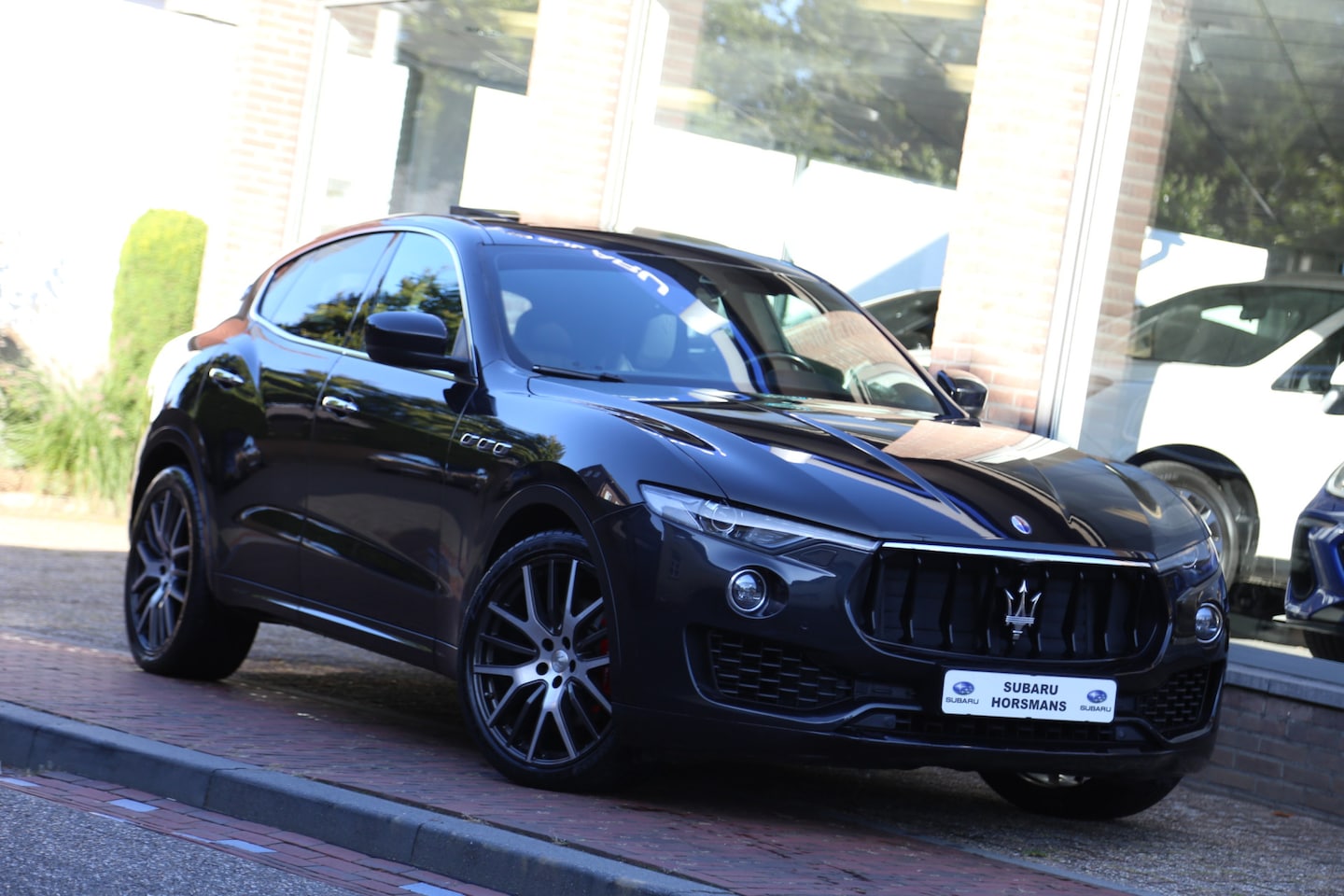 Maserati Levante - 3.0 V6 D AWD GranSport Pano Luchtvering Leer Camera Navi LED - AutoWereld.nl