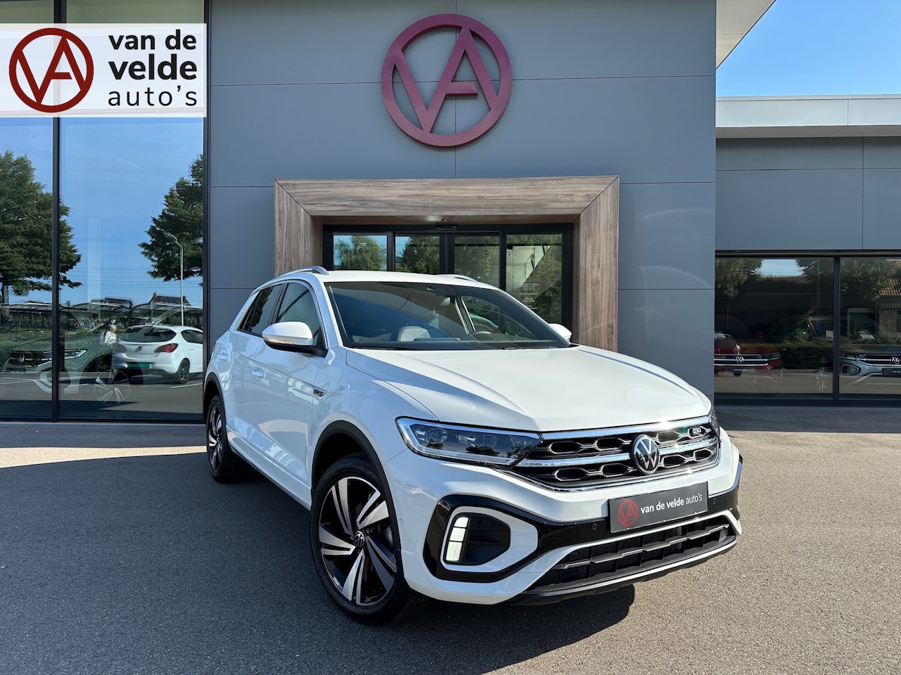 Volkswagen T-Roc - 1.5 TSI 150pk DSG R-Line | Camera | Keyless | Elek. Achterklep | Dode hoek | Rijklaar incl - AutoWereld.nl
