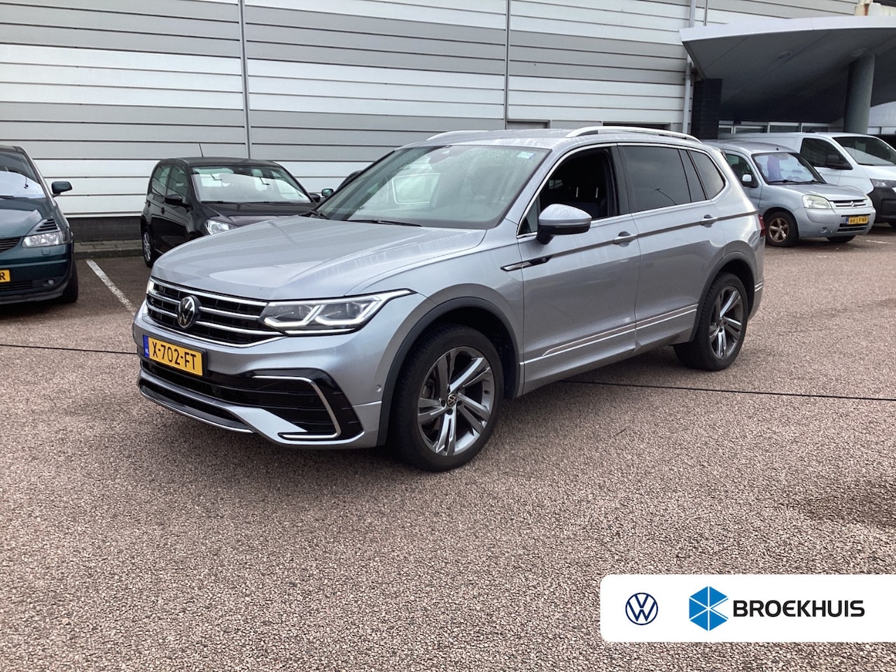 Volkswagen Tiguan Allspace - 1.5 TSI 150 pk R-Line Business 7pers. 7-DSG | Wegklapbare Trekhaak | Stoel/stuur verwarmin - AutoWereld.nl