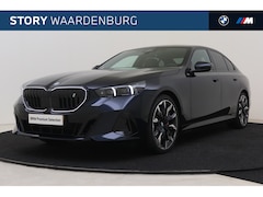 BMW i5 - eDrive40 M Sport / Panoramadak / Trekhaak / Achteruitrijcamera / Stoelventilatie / Stuurve
