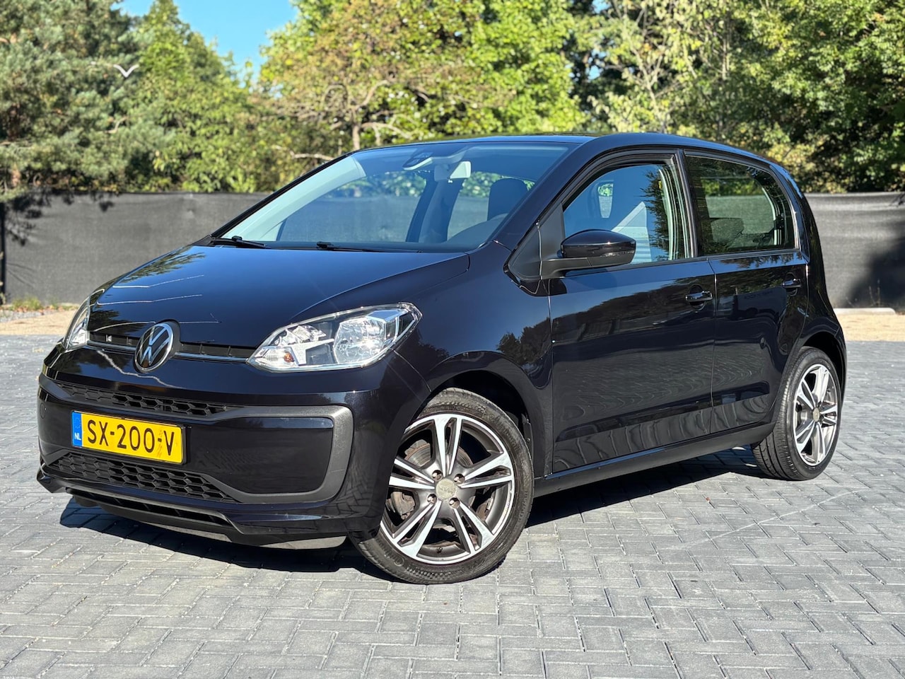 Volkswagen Up! - 1.0 BMT move up!/Airco/BT/Nap/LMV - AutoWereld.nl