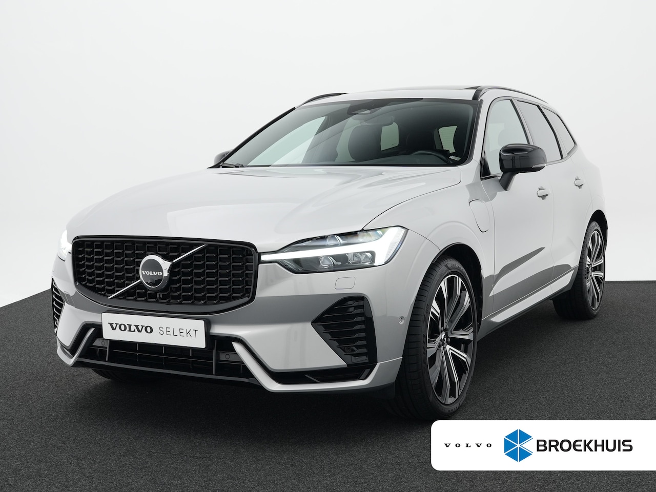 Volvo XC60 - 2.0 T6 Plug-in hybrid AWD Plus Dark | Luchtvering | 360° Camera | Harman Kardon | Panorama - AutoWereld.nl