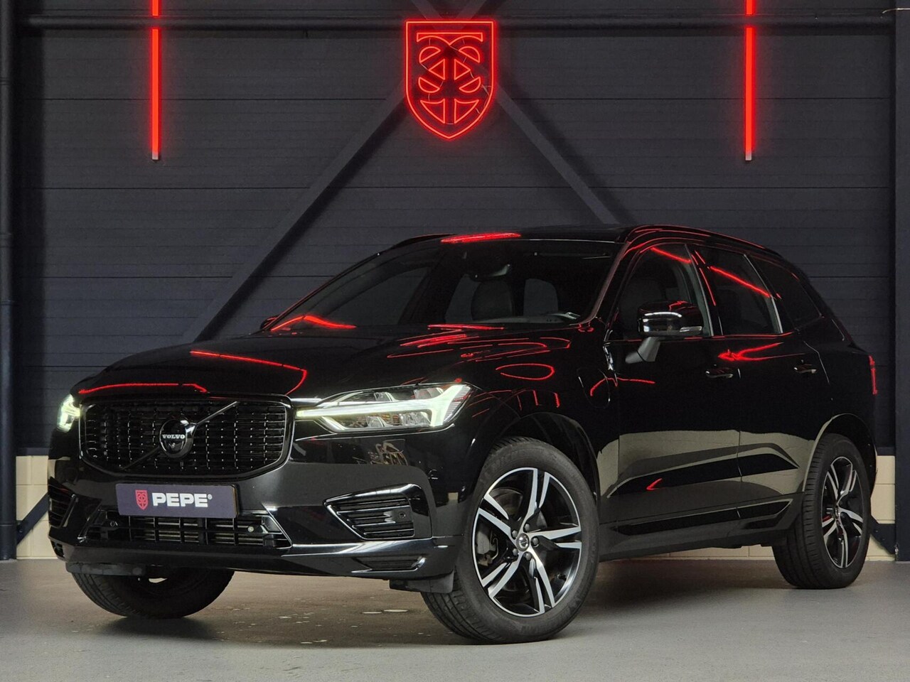 Volvo XC60 - T8 Twin Engine AWD R-Design|PANO|TREK|H&K|360 - AutoWereld.nl