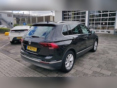 Volkswagen Tiguan - 1.5 TSI ACT 150pk Highline | Automaat | Navigatie | 70000 km | Climate Control | All Seaso
