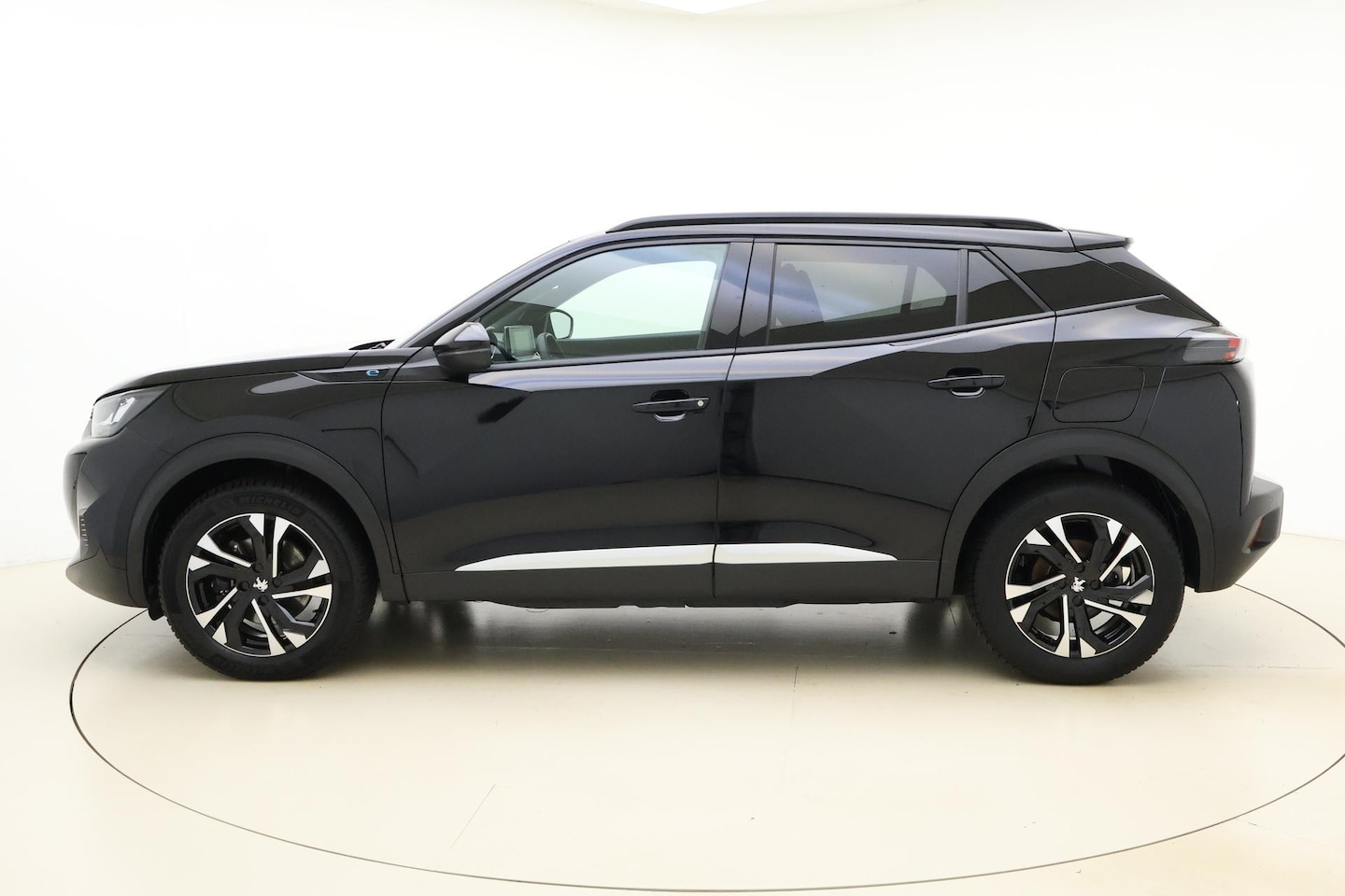 Peugeot e-2008 - EV Allure 50 kWh | Camera | Climate Control | 17'' LM Velgen | Full LED | Apple Carplay/An - AutoWereld.nl