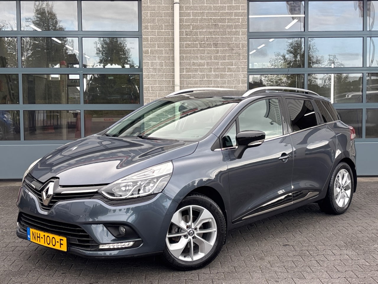 Renault Clio Estate - 0.9 TCe Limited | TREKHAAK | 1E EIGENAAR | - AutoWereld.nl