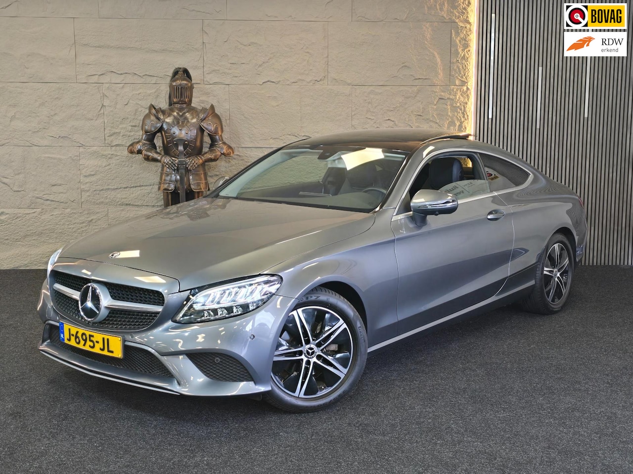 Mercedes-Benz C-klasse Coupé - 180 AMG Pack|GARANTIE|PANO|NAP|1E EIG|BURMESTER|360CAM - AutoWereld.nl